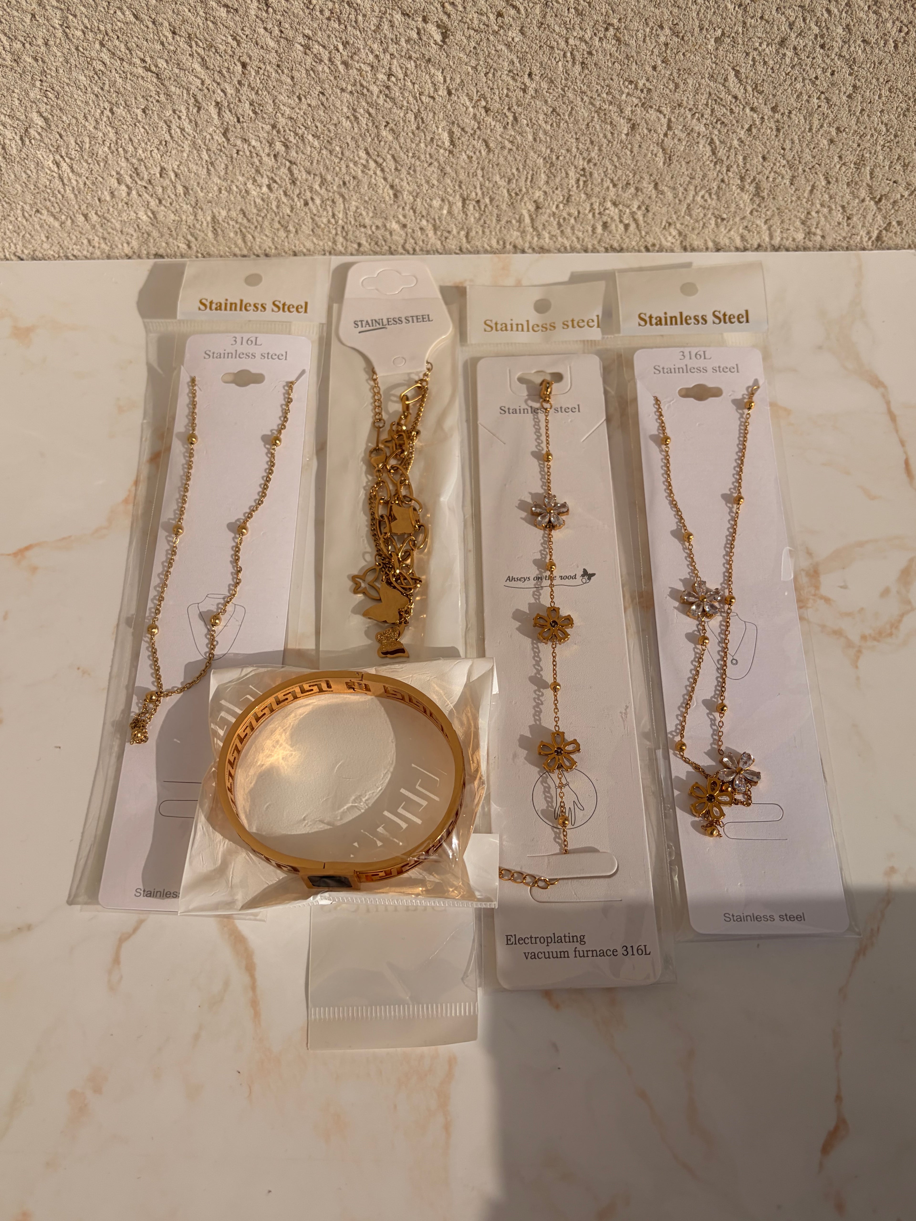 Lot de 13 bijoux