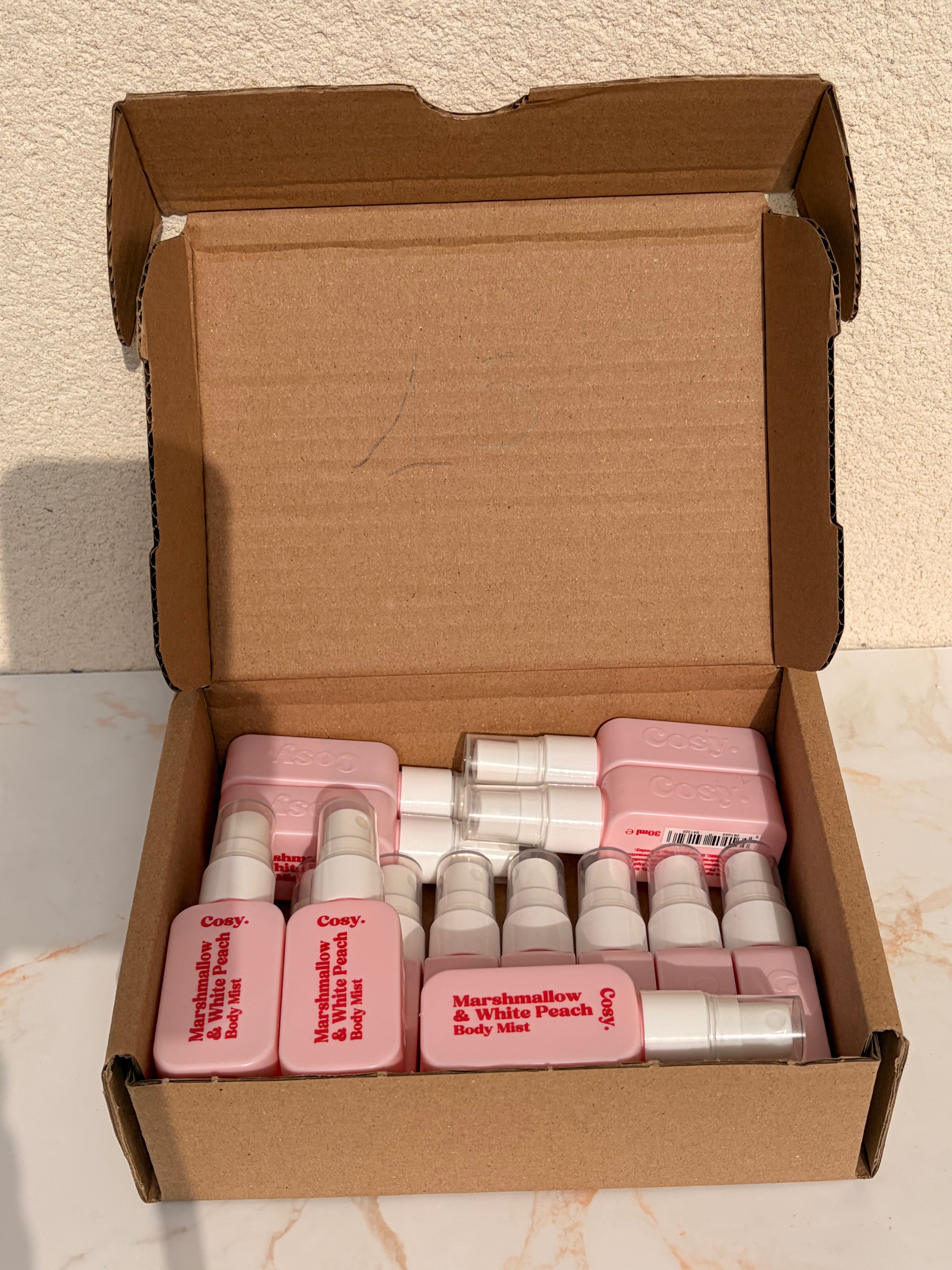 Lot de 15 pièces - Brume Corporelle Marshmallow & pêche 30ml - Cosy